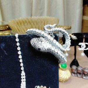 Snake rhinestone bracelet